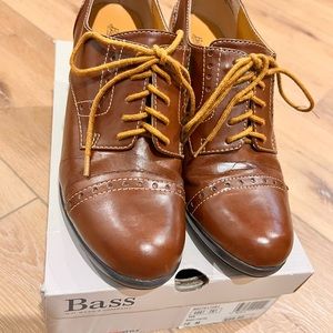 Bass Brown Heeled Oxfords with Broguing